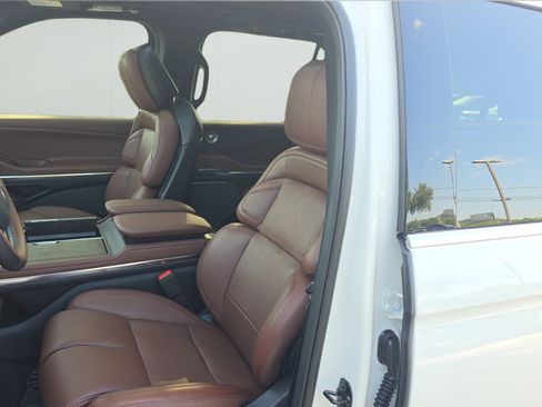 New 2027 Lincoln Navigator L Reserve AWD/4WD image 9