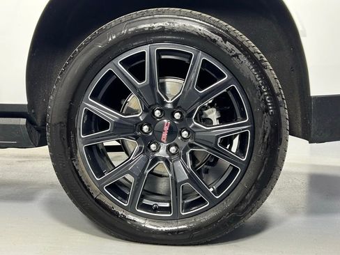 Used 2025 GMC Yukon XL Denali w/ Sun & Power Step Package image 41