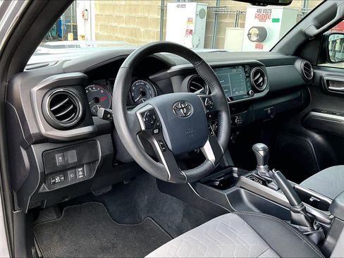 Used 2020 Toyota Tacoma TRD Sport image 18