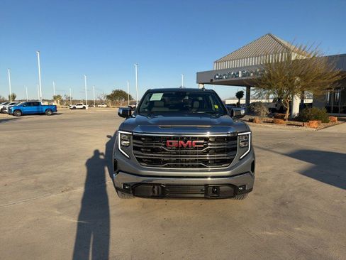 Used 2025 GMC Sierra 1500 SLT image 2