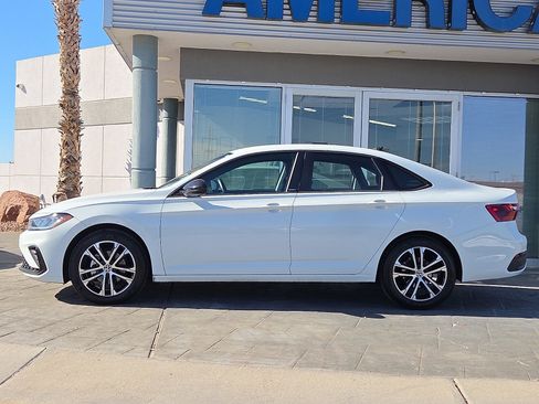 Used 2025 Volkswagen Jetta Sport image 3