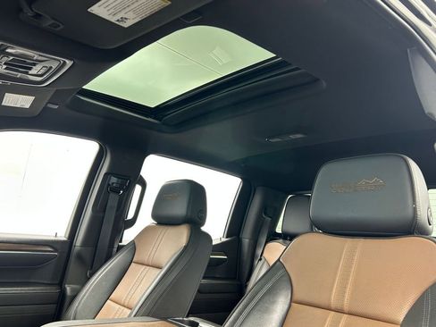 Used 2023 Chevrolet Silverado 1500 High Country w/ High Country Premium Package AWD/4WD image 13