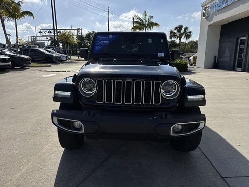 Used 2024 Jeep Wrangler Sahara image 9