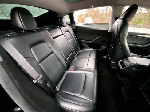 Used 2023 Tesla Model Y Long Range image 16