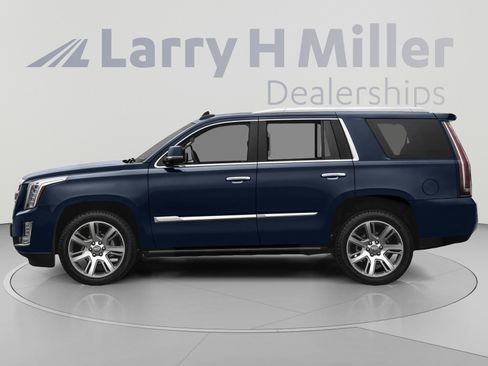 Used 2017 Cadillac Escalade Premium Luxury AWD/4WD image 3
