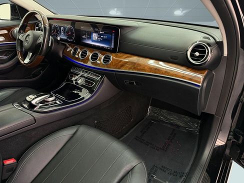 Certified 2018 Mercedes-Benz E 300 4MATIC image 25
