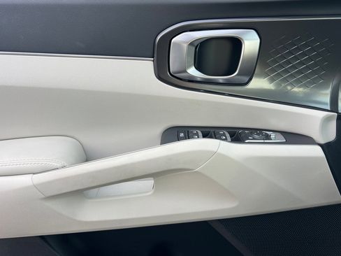 Certified 2025 Kia Sorento S image 11