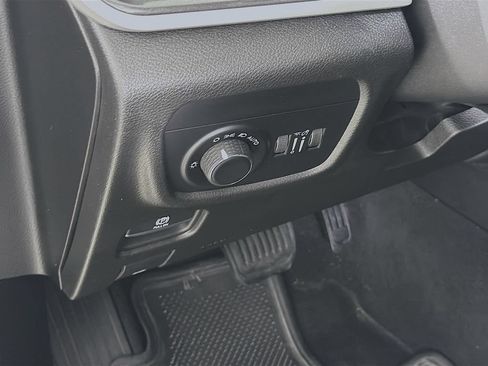 Used 2023 Jeep Grand Cherokee Laredo AWD/4WD image 13
