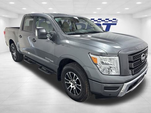 Used 2024 Nissan Titan SV w/ SV Convenience Package image 3