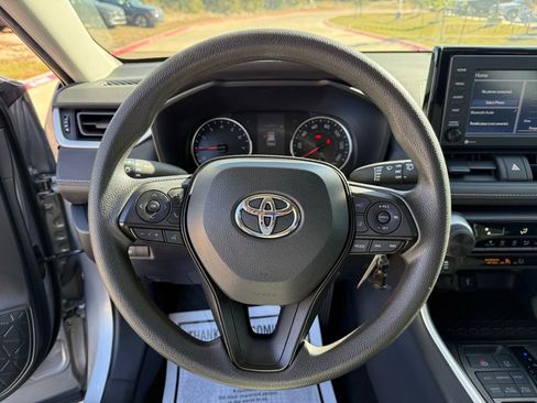 Used 2021 Toyota RAV4 LE image 15