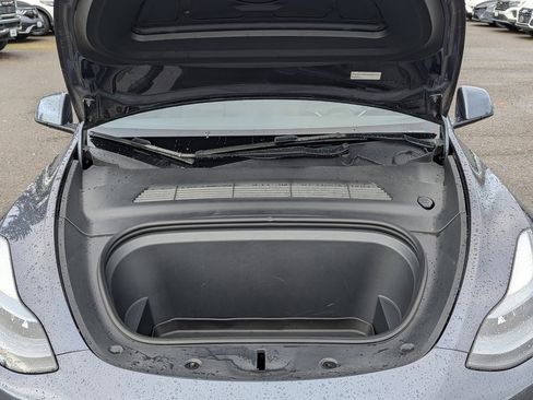 Used 2022 Tesla Model Y Long Range image 37