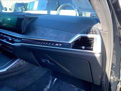 Used 2026 BMW X7 xDrive40i w/ M Sport Package image 18
