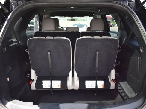 Used 2018 Ford Explorer XLT w/ XLT Technology Feature Bundle AWD/4WD image 36
