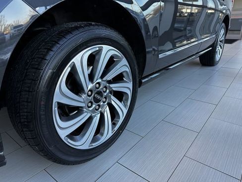 Certified 2022 Lincoln Navigator Reserve image 11