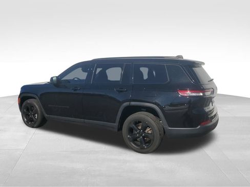 Used 2022 Jeep Grand Cherokee L Limited w/ Black Appearance Package image 3