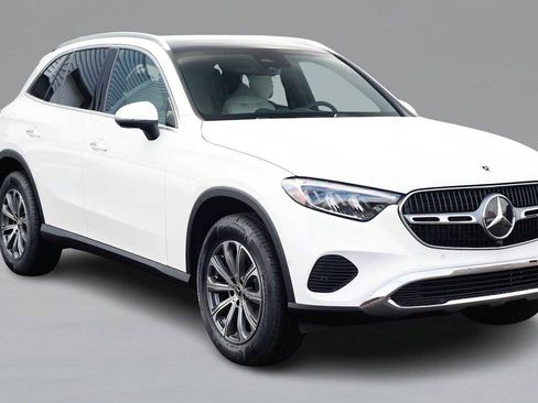 Used 2026 Mercedes-Benz GLC 300 4MATIC image 3