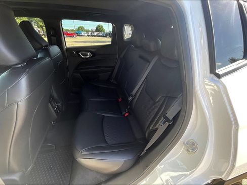 New 2025 Jeep Compass Latitude w/ Sun & Sound Group AWD/4WD image 10