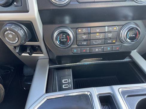 Used 2020 Ford F150 Lariat w/ Equipment Group 502A Luxury image 23