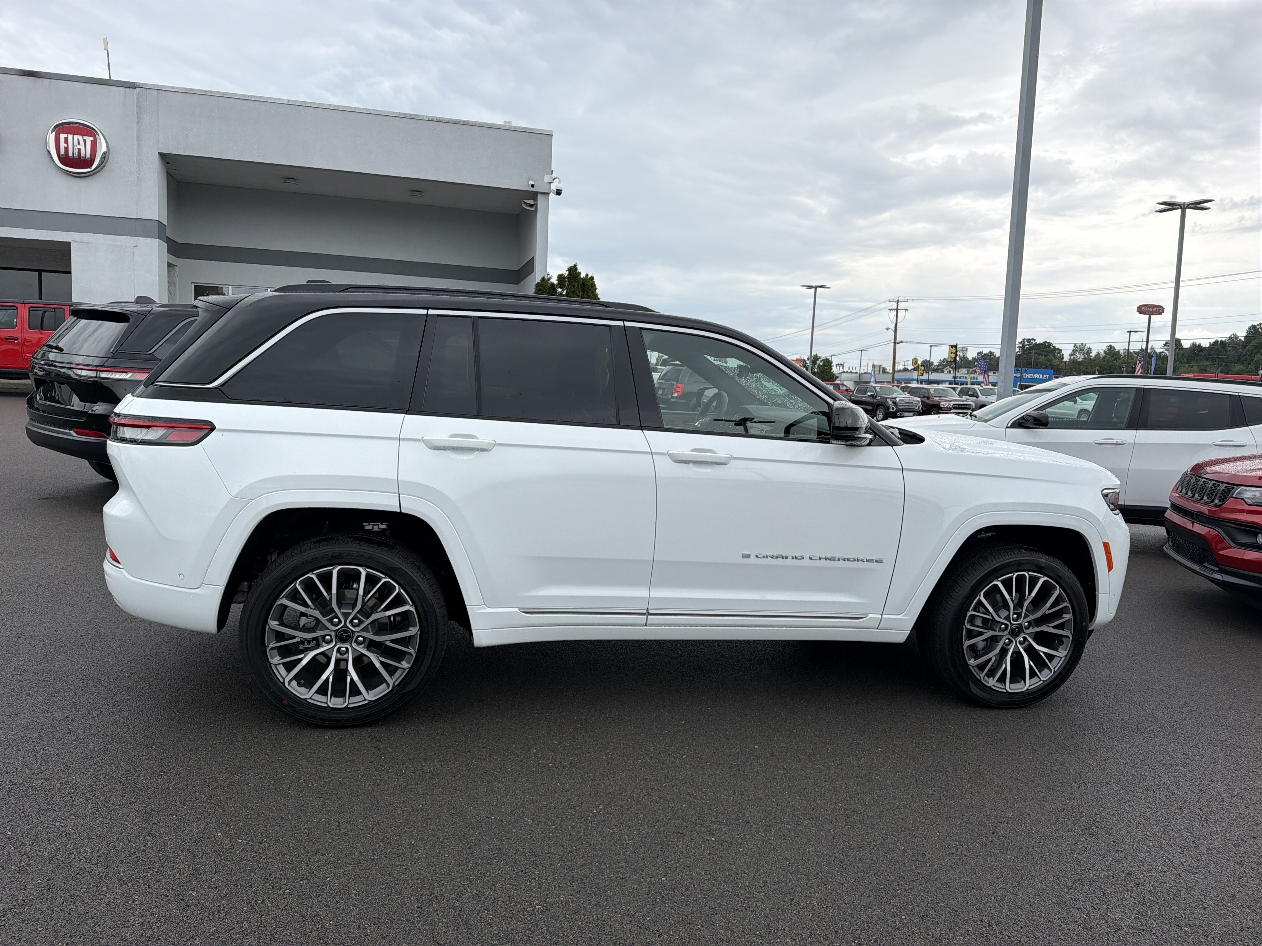 New 2027 Jeep Grand Cherokee Summit AWD/4WD image 5
