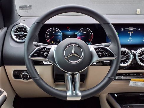 Used 2025 Mercedes-Benz GLA 250 image 15