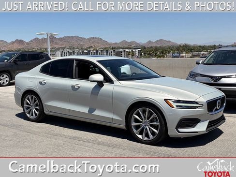 Used 2019 Volvo S60 T5 Momentum FWD image 1
