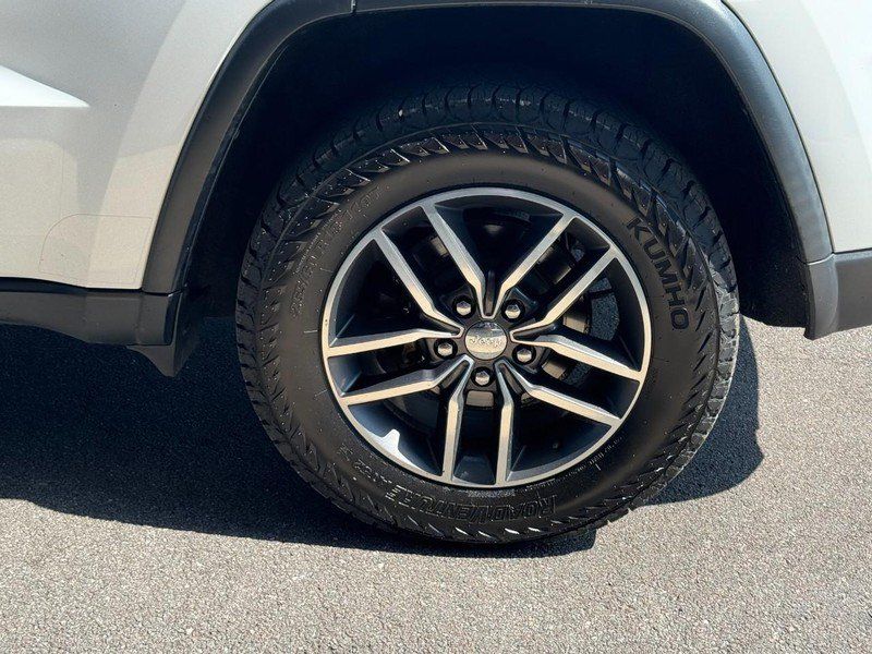 Used 2018 Jeep Grand Cherokee Limited AWD/4WD image 7