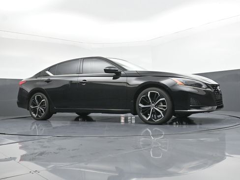 Used 2023 Nissan Altima 2.5 SR image 20