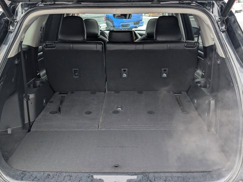 Used 2023 Toyota Highlander XLE image 43