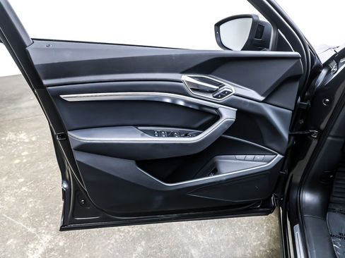 Used 2022 Audi e-tron Premium w/ Convenience Plus Package image 22