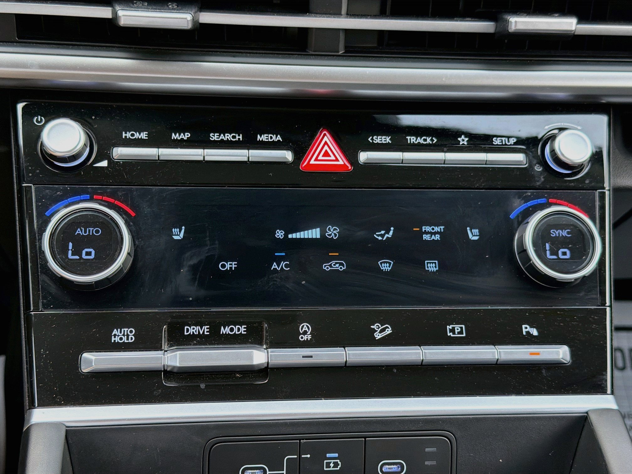 Used 2024 Hyundai Santa Fe SEL FWD image 35