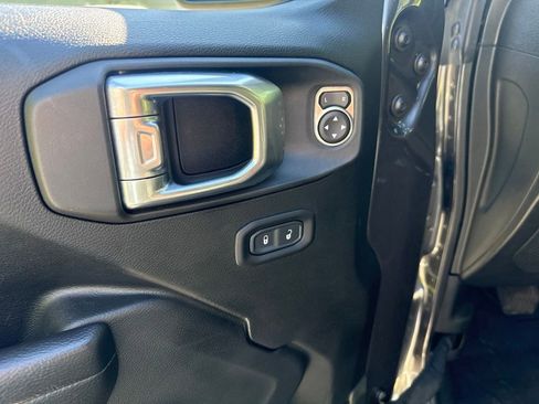 Used 2022 Jeep Wrangler Sport AWD/4WD image 18