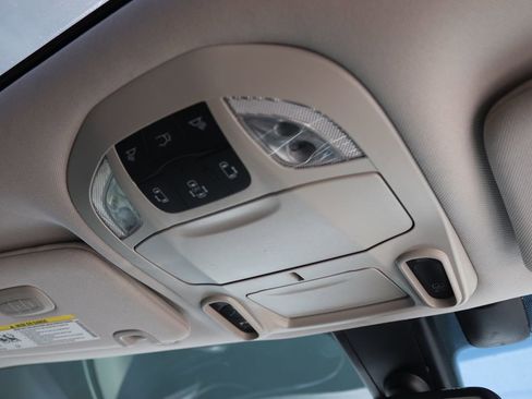 Used 2020 Chrysler Pacifica Limited FWD image 23