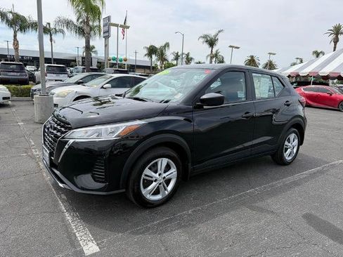 Certified 2025 Nissan Kicks Play S FWD image 3