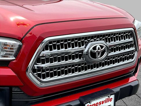 Used 2017 Toyota Tacoma TRD Off-Road w/ Tow Package (A/T) AWD/4WD image 35