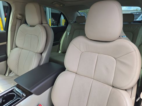 Used 2019 Lincoln Continental Select FWD image 23