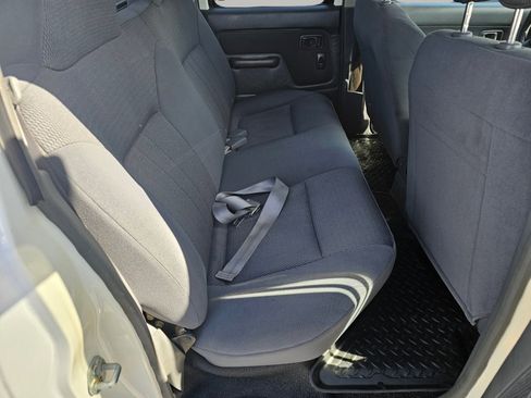 Used 2004 Nissan Frontier S/C image 21