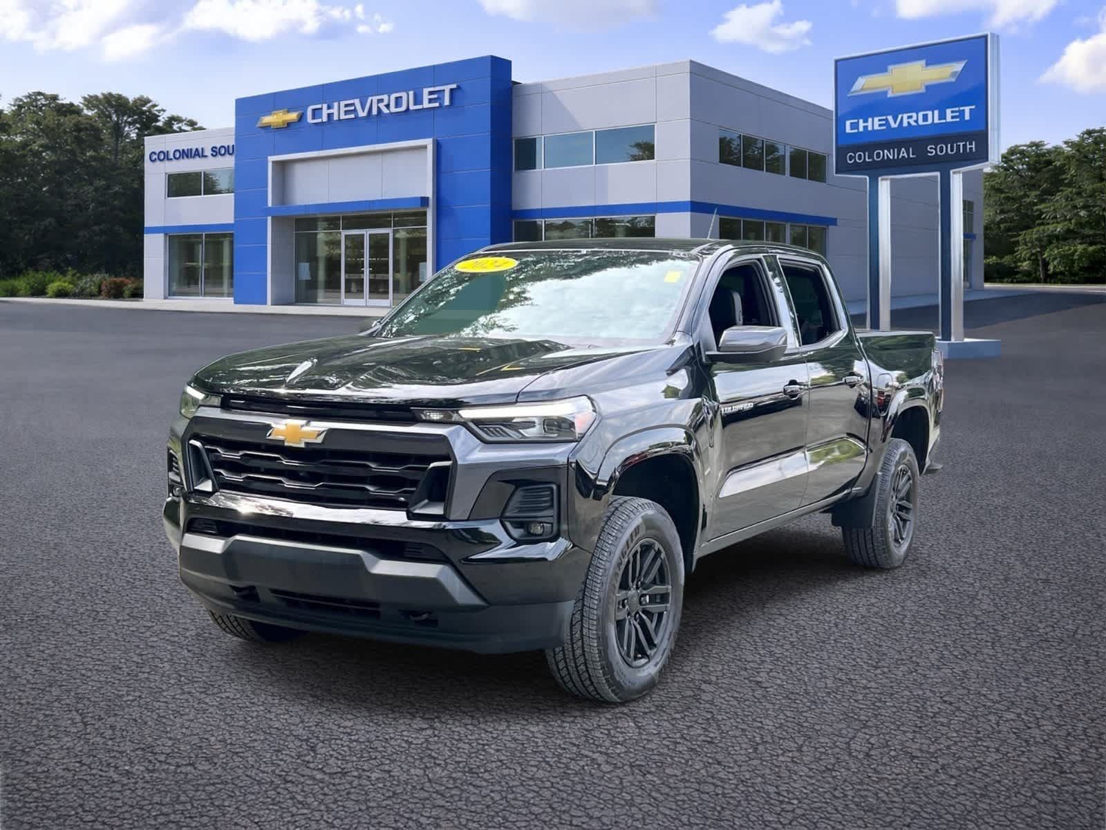 Certified 2024 Chevrolet Colorado LT w/ LT Convenience Package III AWD/4WD image 2