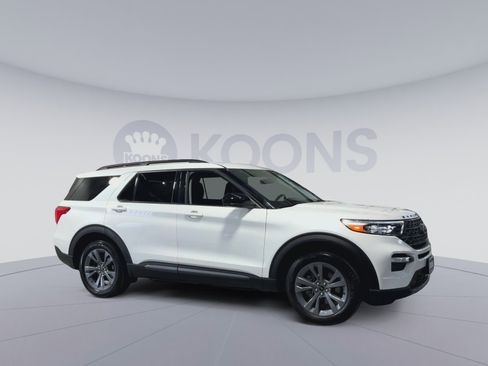 Used 2023 Ford Explorer XLT w/ Equipment Group 202A AWD/4WD image 2