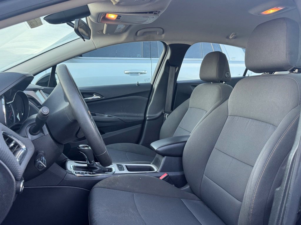Used 2017 Chevrolet Malibu LT FWD image 6