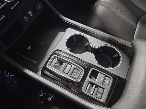 Used 2025 Honda Pilot Touring image 14