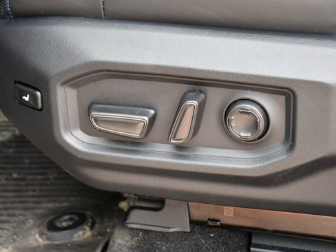 Used 2024 Toyota Sequoia Platinum AWD/4WD image 28