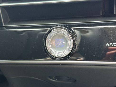 Used 2026 Genesis GV70 2.5T Select image 25