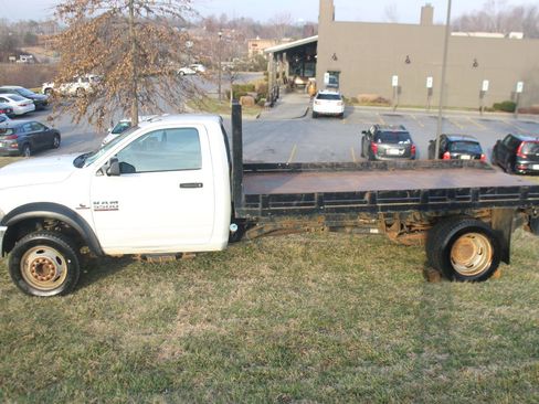 Used 2014 RAM 5500 Tradesman w/ Chrome Appearance Group AWD/4WD image 4