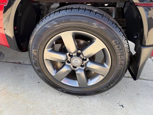 Used 2015 Nissan Titan SV w/ SV Value Truck Package image 9