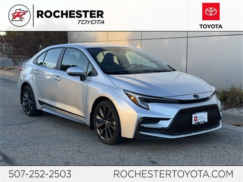 Certified 2025 Toyota Corolla SE image 1