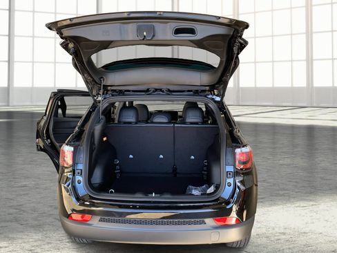 New 2026 Jeep Compass Latitude w/ Quick Order Package 29K AWD/4WD image 11