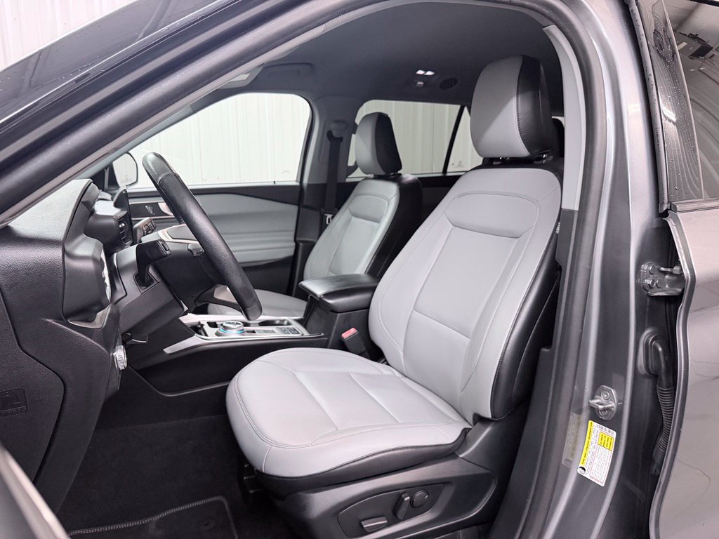 Used 2021 Ford Explorer XLT w/ Equipment Group 202A RWD image 13