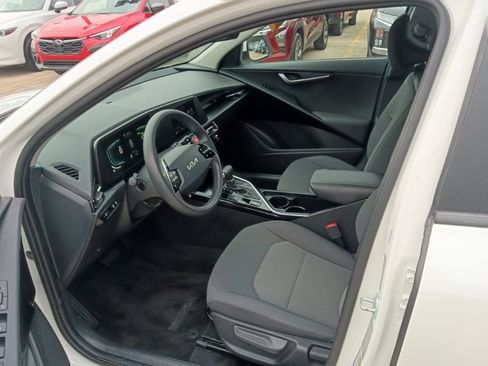 Used 2025 Kia Niro LX FWD image 4