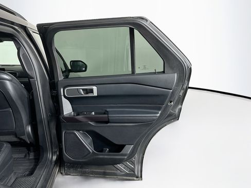 Used 2020 Ford Explorer XLT w/ Equipment Group 202A image 31