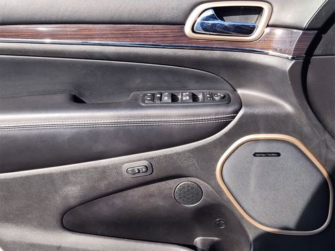 Used 2017 Jeep Grand Cherokee Overland w/ Jeep Active Safety Group image 22